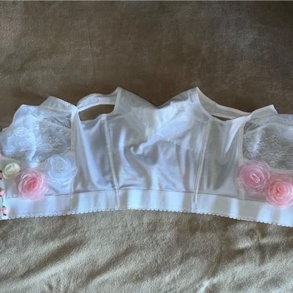Long line, Bustier Bra. Embellished with Roses. Lace Bra Bt Cortland 42D - Picture 5 of 6